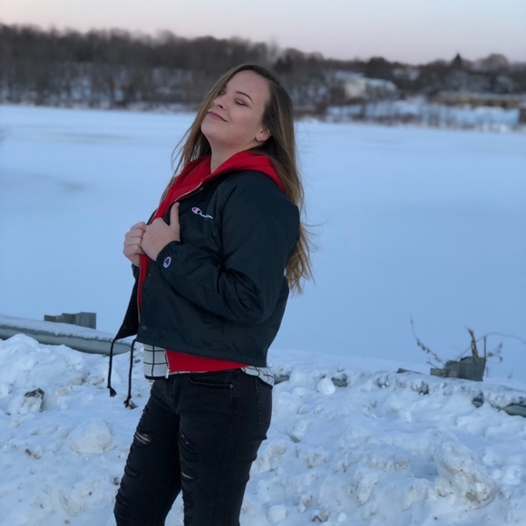 Meet your Posher! - Picture 2 of 2